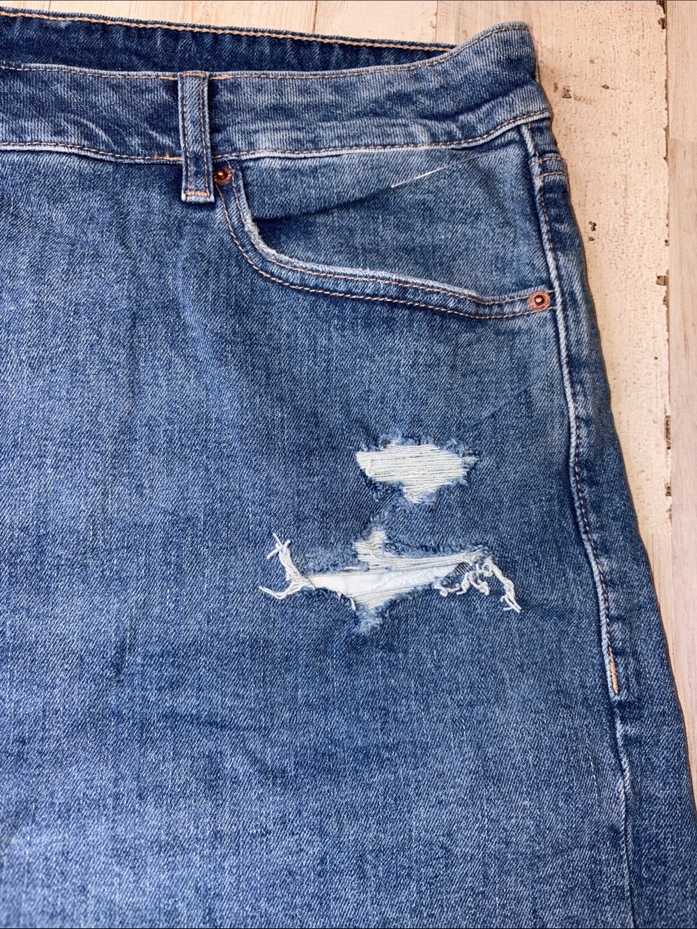 Old Navy O.G. Straight high rise Distressed Rolled-Hem Shorts plus size size 28 - Picture 7 of 14